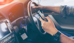 UK drivers face £200 fines in crackdown on mobile phone misuse